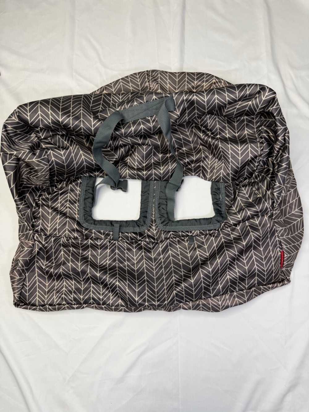 Skip Hop Gray White Arrow Pattern Shopping Cart Cover for Baby or Toddler